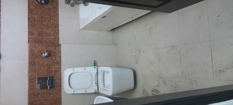 Bathroom, ip extension 2 Bedroom 900 Sq.Ft. Apartment In Ip Extension Delhi 10669123