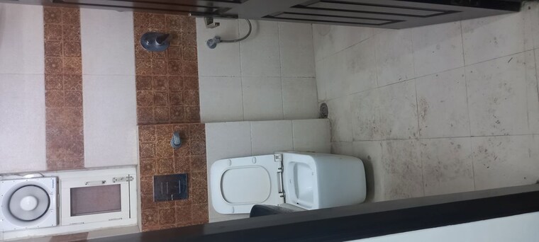 Bathroom, ip extension 2 Bedroom 900 Sq.Ft. Apartment In Ip Extension Delhi 10669123