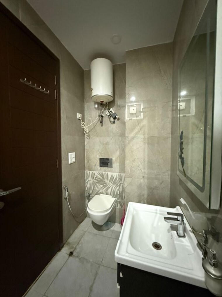 Bathroom, lajpat nagar ii 2 Bedroom 900 Sq.Ft. Builder Floor In Lajpat Nagar ii Delhi 10669133