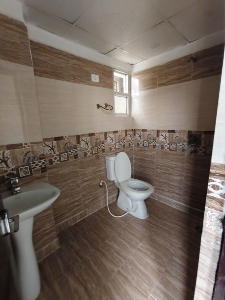 Bathroom, bankey-bihari-aggarwal-heights 2 Bedroom 1025 Sq.Ft. Apartment In Raj Nagar Extension Ghaziabad 10669142