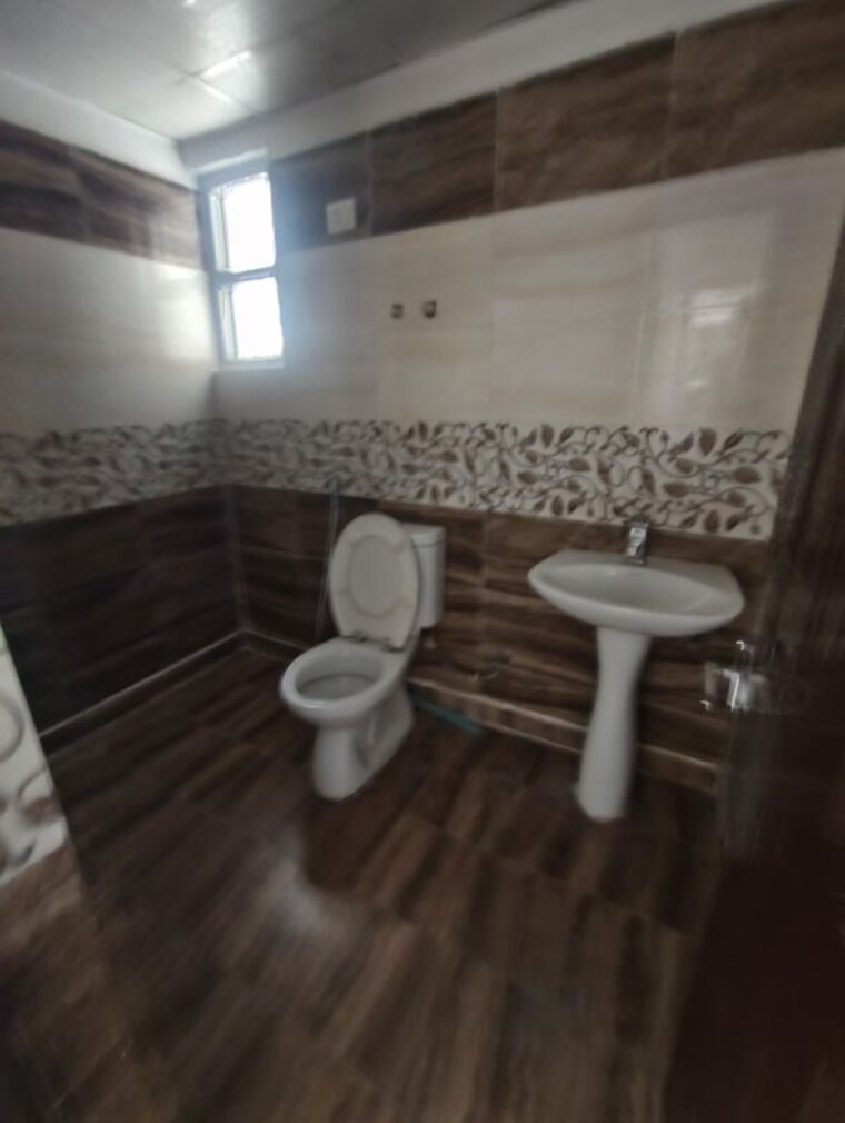 Bathroom, bankey-bihari-aggarwal-heights 2 Bedroom 1025 Sq.Ft. Apartment In Raj Nagar Extension Ghaziabad 10669142