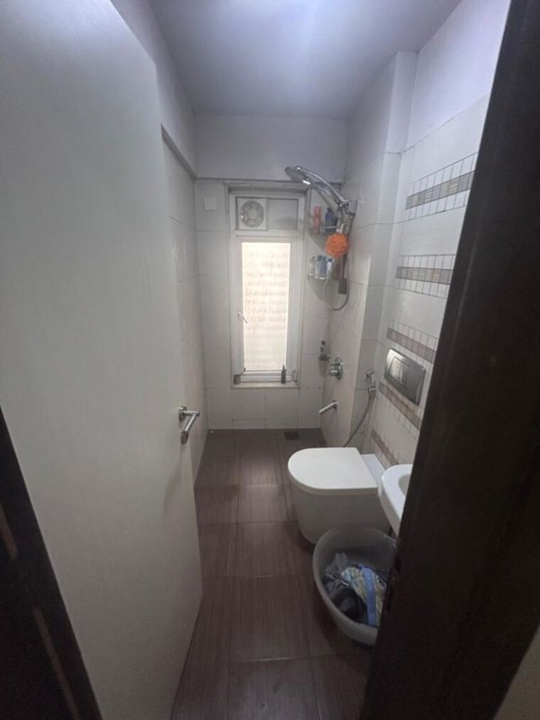 Bathroom, khar west 3 Bedroom 825 Sq.Ft. Apartment In Khar West Mumbai 10669086