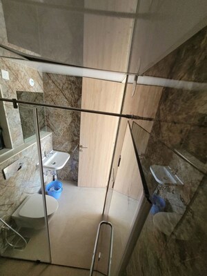 Furnished Amenities in 2 BHK Apartment at Dosti Eastern Bay Phase 2, Wadala – for Rent