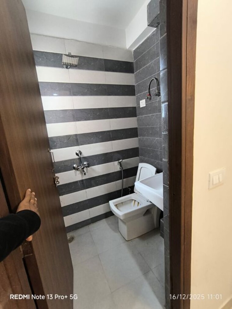 Bathroom, saket 2 Bedroom 850 Sq.Ft. Builder Floor In Saket Delhi 10669154