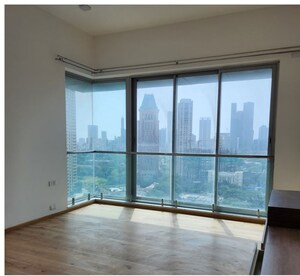 Room in 5 BHK Apartment at Kalpataru Avana, Parel – for Rent