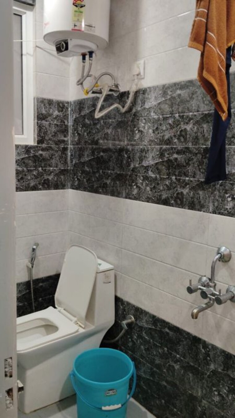Bathroom, patel-nagar-society 1 Bedroom 900 Sq.Ft. Villa In Sector 15 Gurgaon 10669159