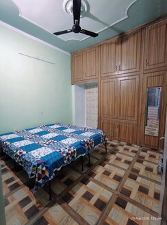 1 BHK Builder Floor For Rent in Aman Vihar