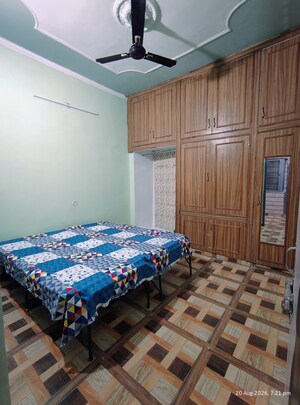 1 BHK Builder Floor For Rent in Aman Vihar