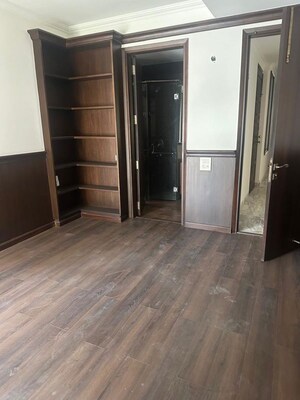 Room in 3 BHK Builder Floor at Greater Kailash – for Rent