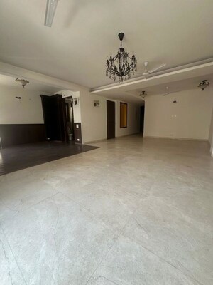 Room in 3 BHK Builder Floor at Greater Kailash – for Rent