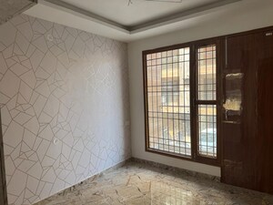 Room in 3 BHK Builder Floor at Canal Road – for Rent