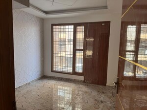 Room in 3 BHK Builder Floor at Canal Road – for Rent
