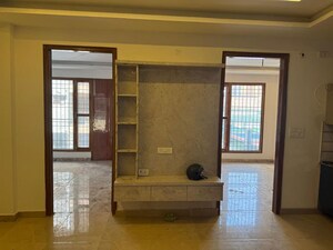 Room in 3 BHK Builder Floor at Canal Road – for Rent
