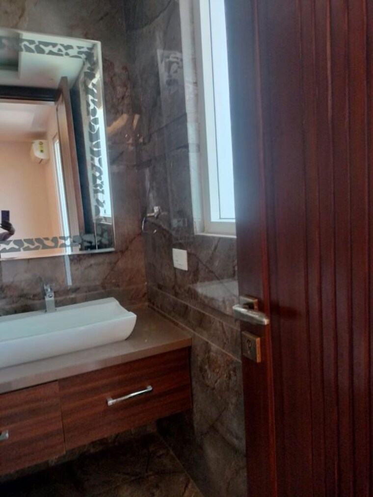 Living Room, dlf-city-phase-iv 3 Bedroom 2500 Sq.Ft. Builder Floor In Dlf Phase iv Gurgaon 10669201