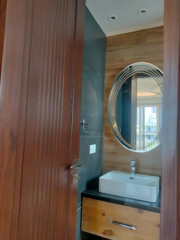 Bathroom, dlf-city-phase-iv 3 Bedroom 2500 Sq.Ft. Builder Floor In Dlf Phase iv Gurgaon 10669201