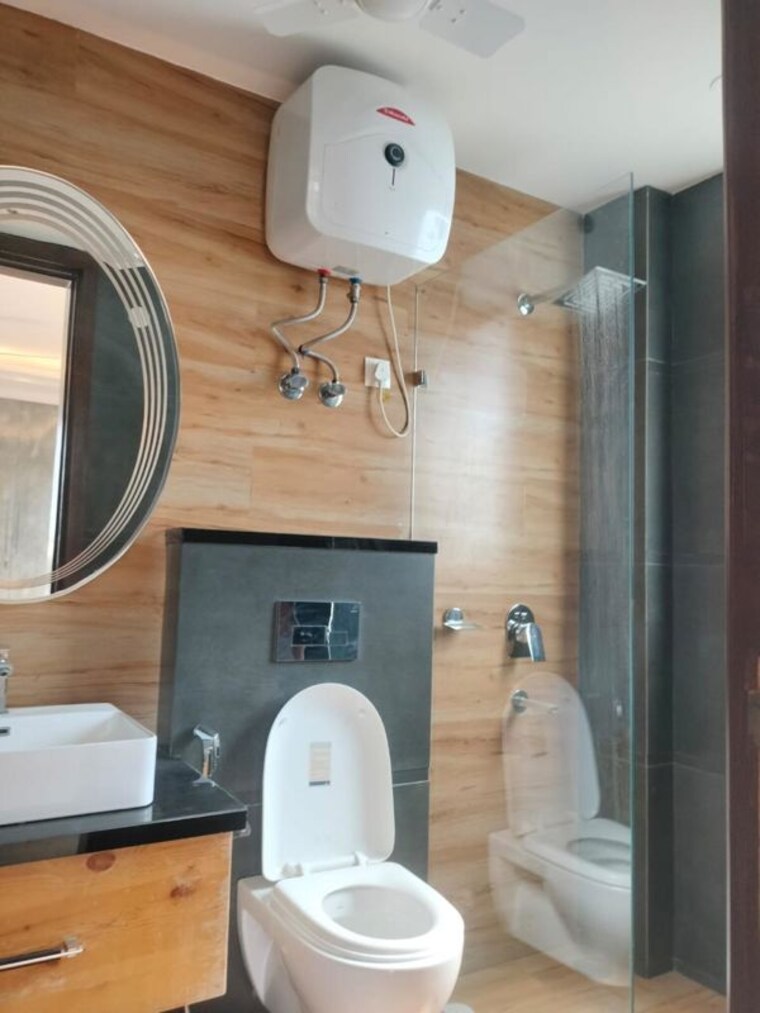 Bathroom, dlf-city-phase-iv 3 Bedroom 2500 Sq.Ft. Builder Floor In Dlf Phase iv Gurgaon 10669201