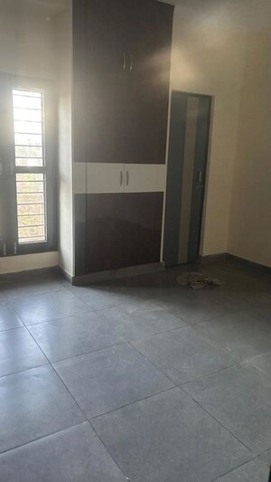 Room in 1.5 BHK Builder Floor at Bima Vihar – for Rent