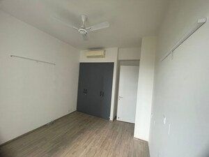 Room in 3 BHK Apartment at Ireo Skyon, Sector 60 – for Rent