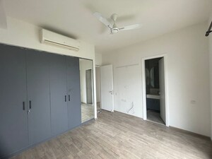Room in 3 BHK Apartment at Ireo Skyon, Sector 60 – for Rent