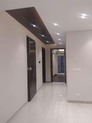 Room in 4 BHK Builder Floor at DLF City Phase IV, Dlf Phase iv – for Rent