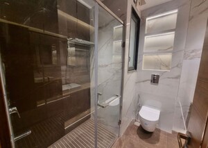 Bathroom in 4 BHK Builder Floor at DLF City Phase IV, Dlf Phase iv – for Rent