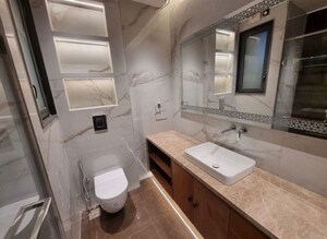 Bathroom in 4 BHK Builder Floor at DLF City Phase IV, Dlf Phase iv – for Rent