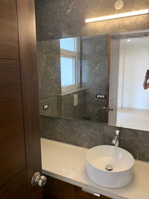 Bathroom in 4 BHK Builder Floor at DLF City Phase IV, Dlf Phase iv – for Rent