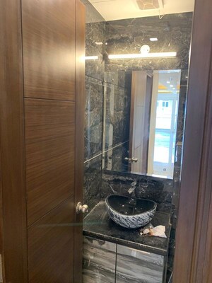 Bathroom in 4 BHK Builder Floor at DLF City Phase IV, Dlf Phase iv – for Rent