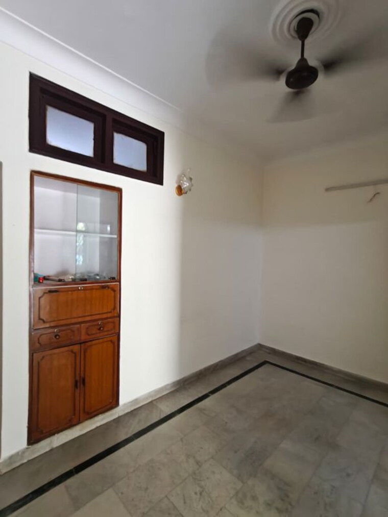 Room, vasundhara sector 13 5 Bedroom 150 Sq.Yd. Independent House In Vasundhara Sector 13 Ghaziabad 10669228