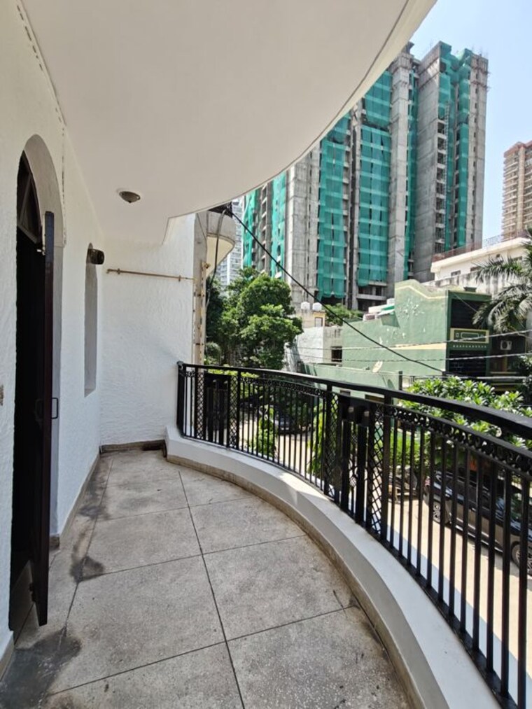 Balcony, vasundhara sector 13 5 Bedroom 150 Sq.Yd. Independent House In Vasundhara Sector 13 Ghaziabad 10669228