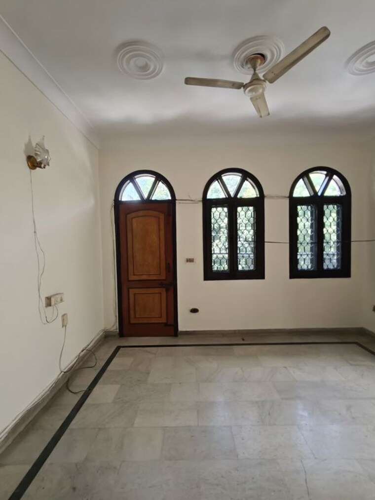 Room, vasundhara sector 13 5 Bedroom 150 Sq.Yd. Independent House In Vasundhara Sector 13 Ghaziabad 10669228
