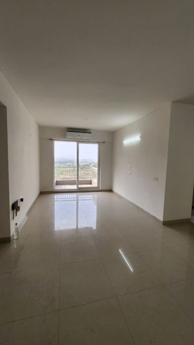 Living Room, silverglades-the-melia 2.5 Bedroom 1425 Sq.Ft. Apartment In Sohna Sector 35 Gurgaon 10669236
