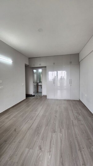 Room in 2.5 BHK Apartment at Silverglades The Melia, Sohna Sector 35 – for Rent