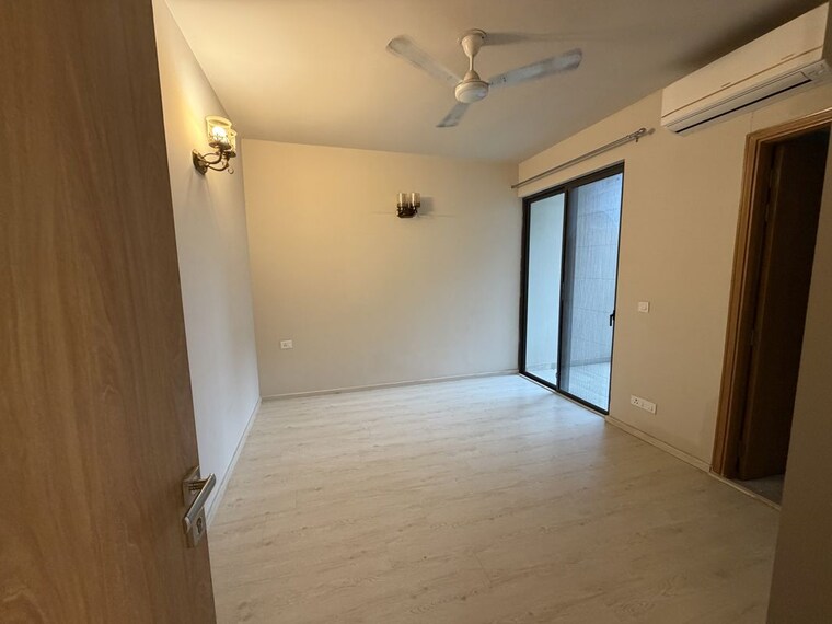 Room, m3m-sky-city 3 Bedroom 1828 Sq.Ft. Apartment In Sector 65 Gurgaon 10669269