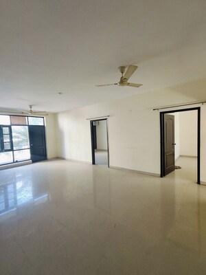 Room in 3 BHK Apartment at Omaxe Silver Birch, North Mullanpur – for Sale