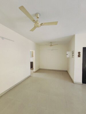 Room in 3 BHK Apartment at Omaxe Silver Birch, North Mullanpur – for Sale