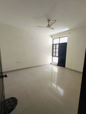 Room in 3 BHK Apartment at Omaxe Silver Birch, North Mullanpur – for Sale