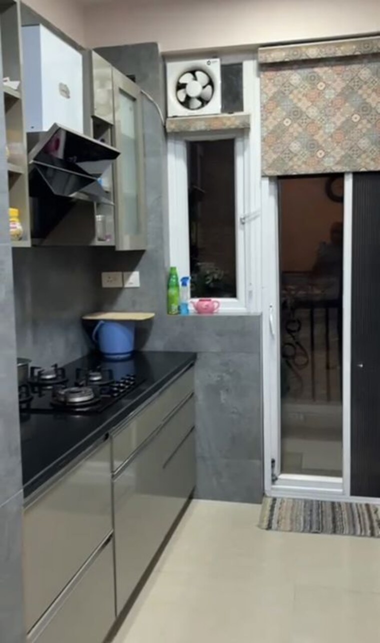 Kitchen, emaar-emerald-estate 3 Bedroom 1395 Sq.Ft. Apartment In Sector 65 Gurgaon 10669330