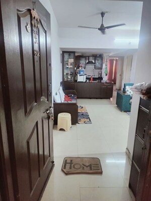Team Area in 2 BHK Apartment at Rose Garden, Viman Nagar – for Rent