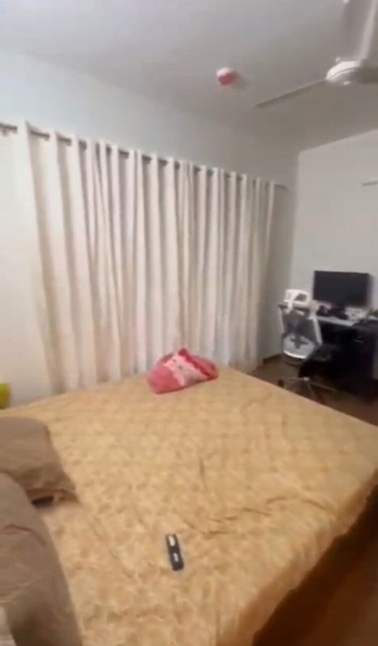 Bedroom, shapoorji-pallonji-joyville-phase-2 3 Bedroom 1692 Sq.Ft. Apartment In Sector 102 Gurgaon 10669346