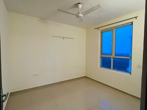 Room in 3 BHK Apartment at Gomti Nagar – for Rent
