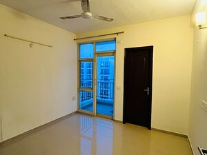 Room in 3 BHK Apartment at Gomti Nagar – for Rent