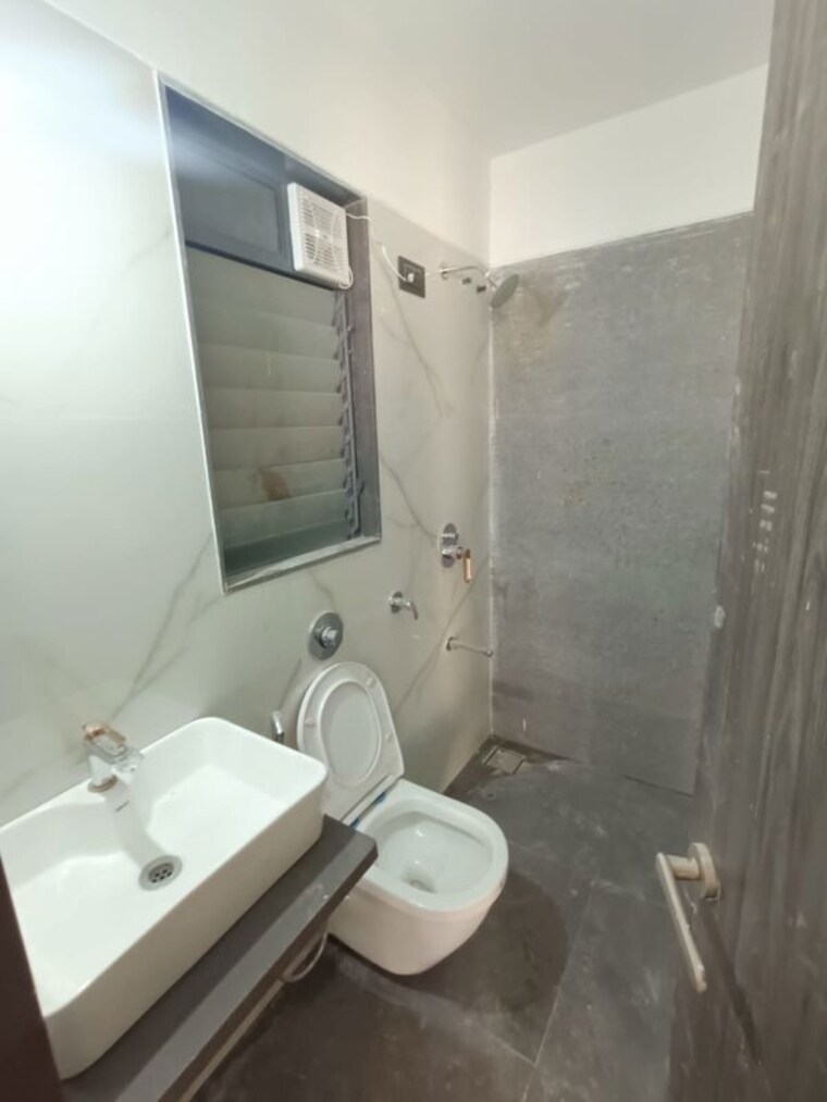 Bathroom, level-the-residences 2 Bedroom 509 Sq.Ft. Apartment In Andheri West Mumbai 10669406