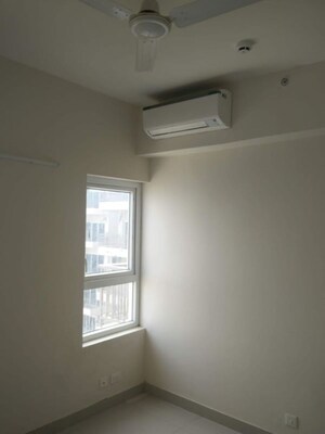 Room in 3 BHK Apartment at Conscient Habitat 102, Sector 102 – for Rent