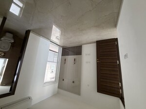Room in 3.5 BHK Apartment at Smart World Orchard, Sector 61 – for Rent