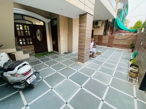 Parking in 3 BHK Independent House at Sector 4 – for Rent