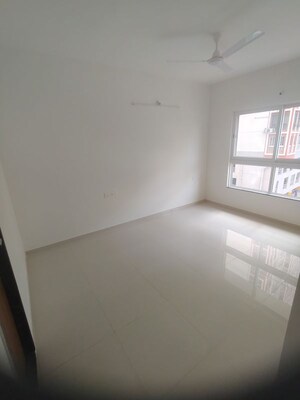 Room in 2 BHK Apartment at K Raheja Sterling, Mohammadwadi – for Rent