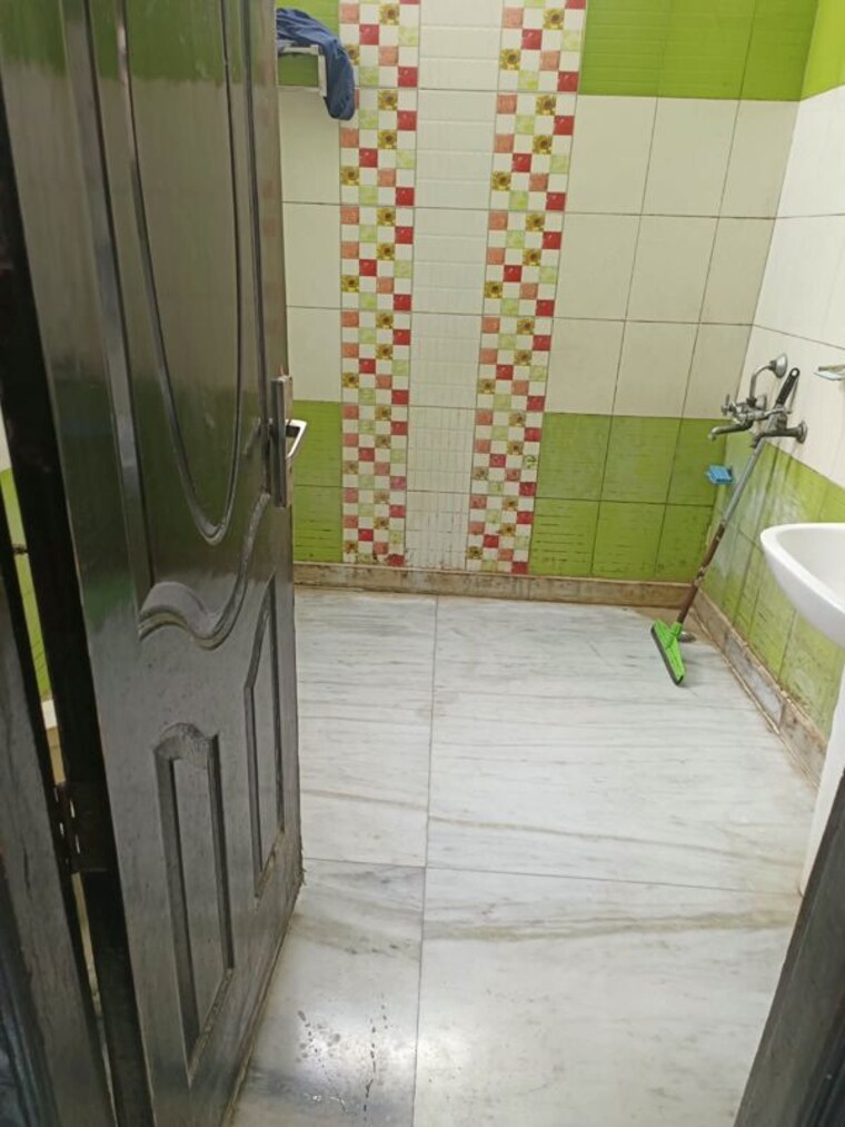 Bathroom, krishna nagar 3 Bedroom 1575 Sq.Ft. Builder Floor In Krishna Nagar Delhi 10669345
