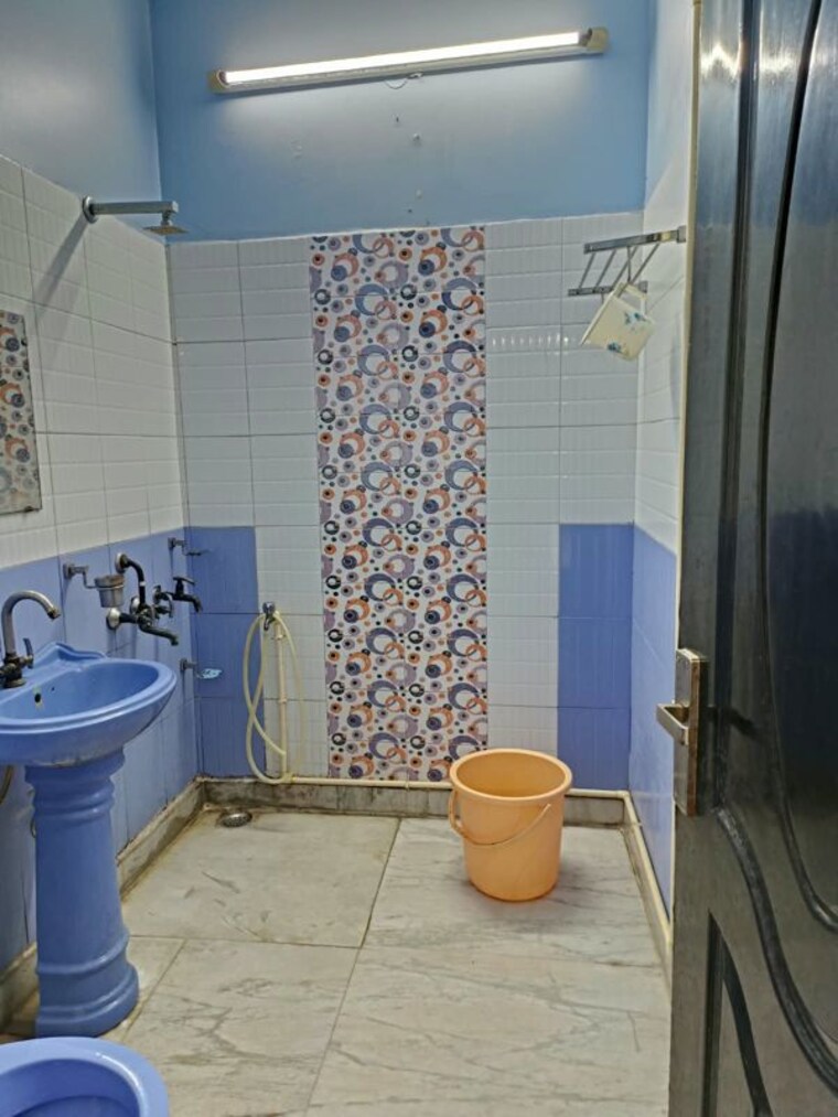 Team Area, krishna nagar 3 Bedroom 1575 Sq.Ft. Builder Floor In Krishna Nagar Delhi 10669345