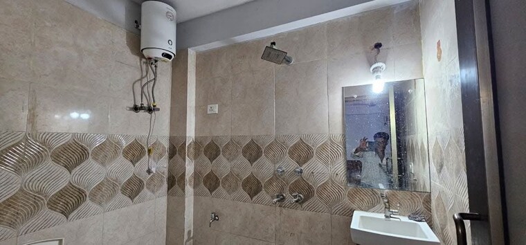 Bathroom, lotus-plaza-gurgaon 1 RK 600 Sq.Ft. Builder Floor In Sector 14 Gurgaon 10669485